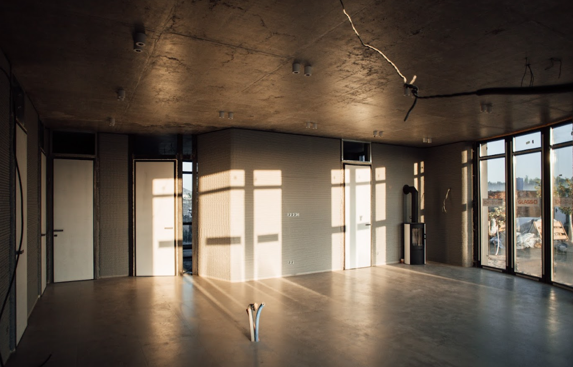 Перший в Україні. Родині полеглого воїна подарували будинок, надрукований на 3D-принтері